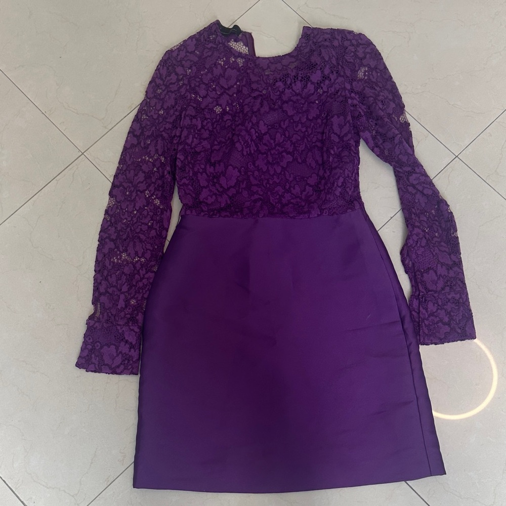 Carolina Herrera Elegant Purple Lace Dress